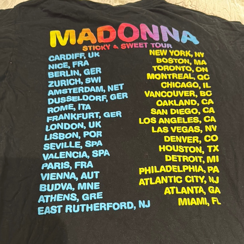 Madonna "Sticky & Sweet" Tour t-shirt in size large concert T Shirt - Picture 2 of 3